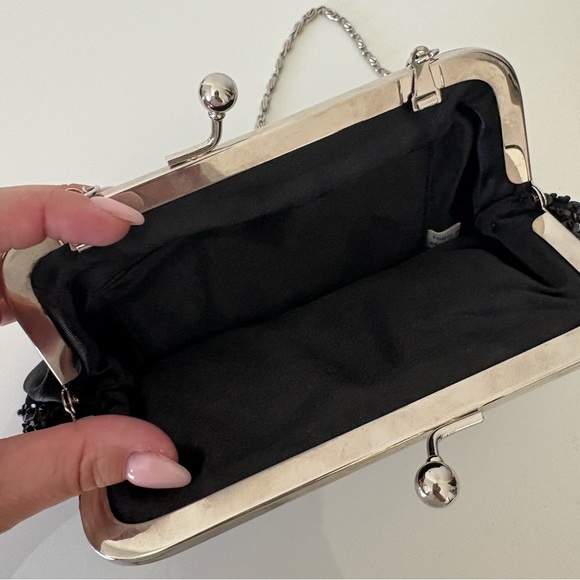 Black and Silver Vintage Evening Clutch with Chain Strap - Picture 4 of 8